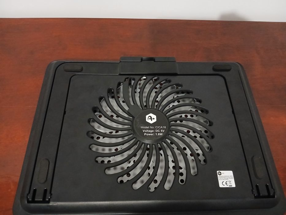 Vând cooler pentru laptop