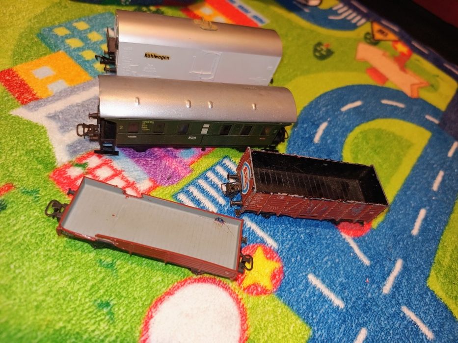 Pachet 4 vagoane diferite modele , brand