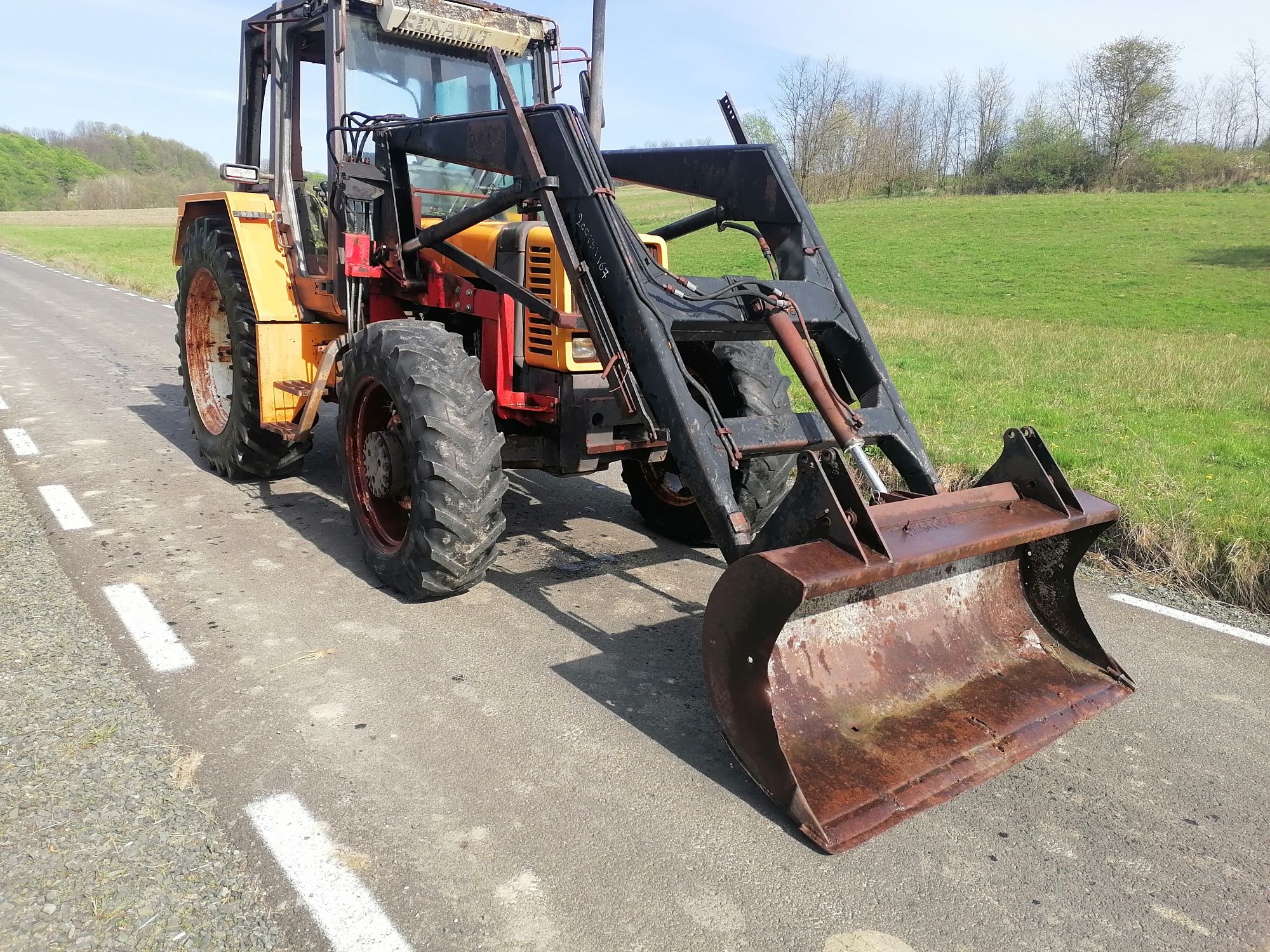 Încărcător frontal pentru tractor profesional cupa recent adus