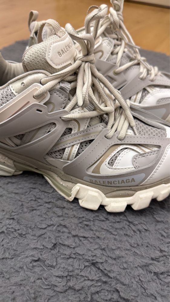 Balenciaga track бежово с бяло