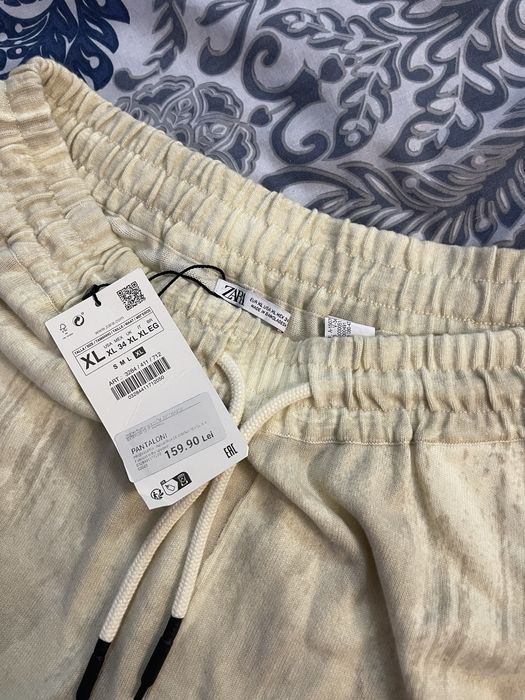 Pantaloni Zara cu model