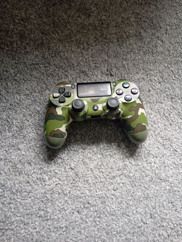 PlayStation 4 (500GB) + Джойстик, Поставка, USB Кабел, Игра