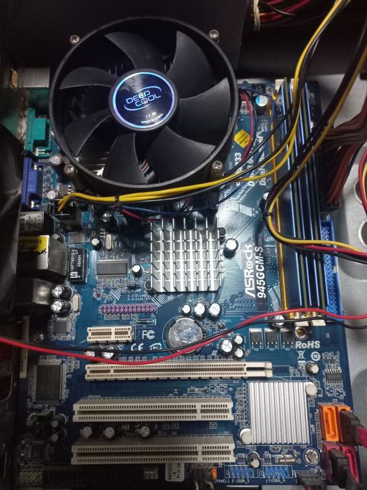 Компьютер сотилади стол