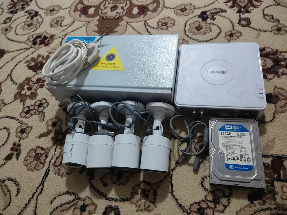 HiWatch  комплект  регистратор 4камеры ивпр и жоски диск