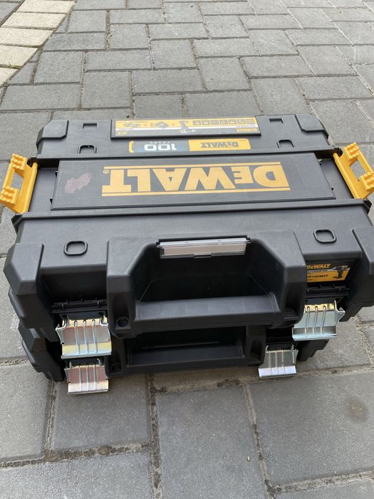 Vand cutii(valize)Dewalt.