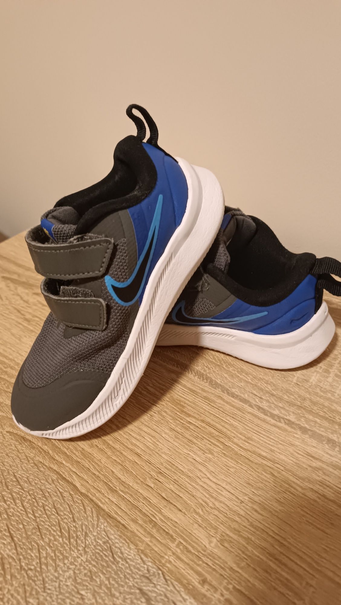Маратонки Nike 25