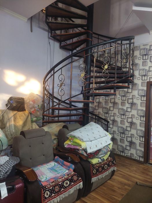 Срочно продается дом в центре  самарканда вместе с магазином.