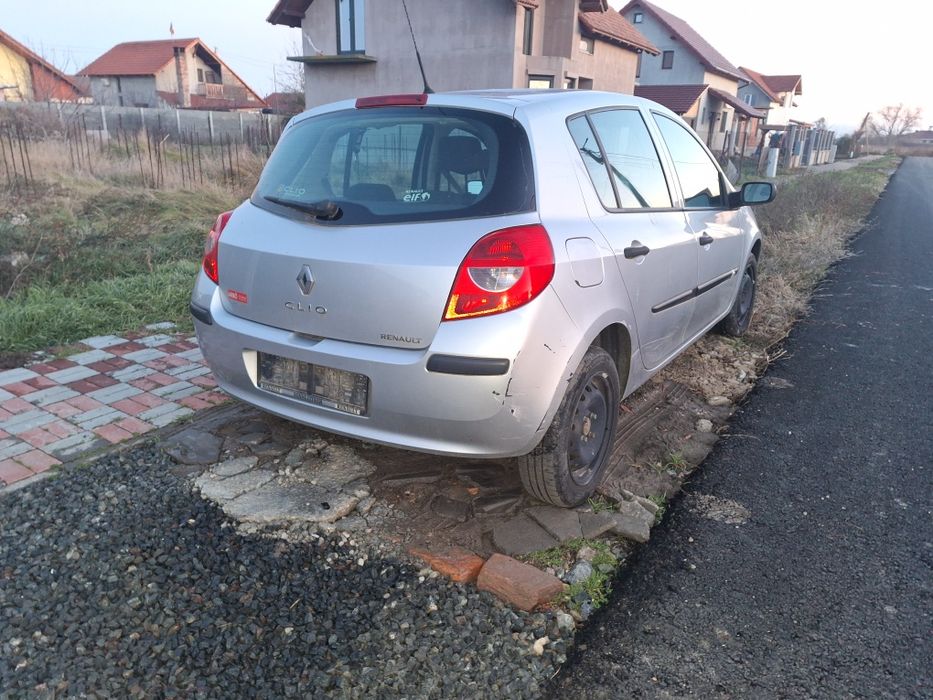 Dezmembrez renault clio 3 1.2 benzina