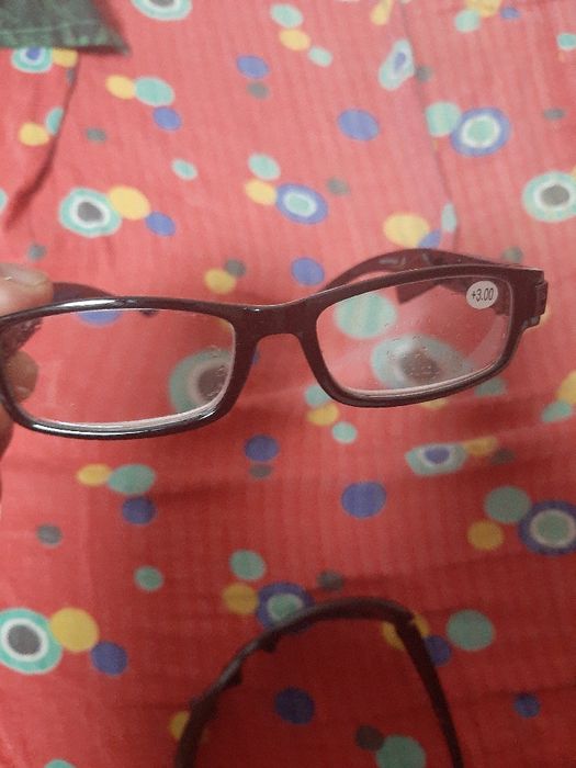 Vand ochelari de vedere plus 3 cu lumini led pentru citit noaptea