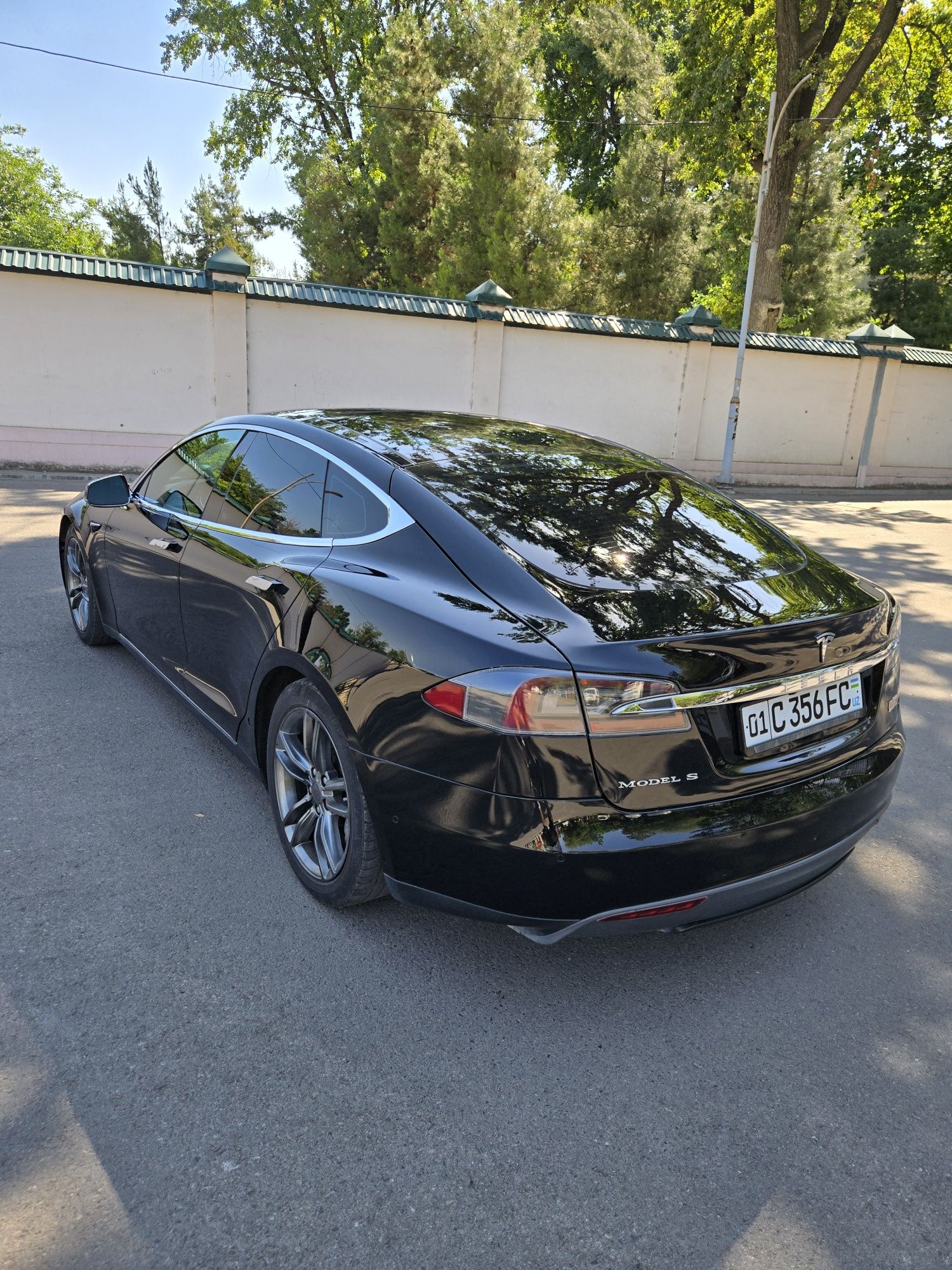 Tesla model s dual motor 75 D