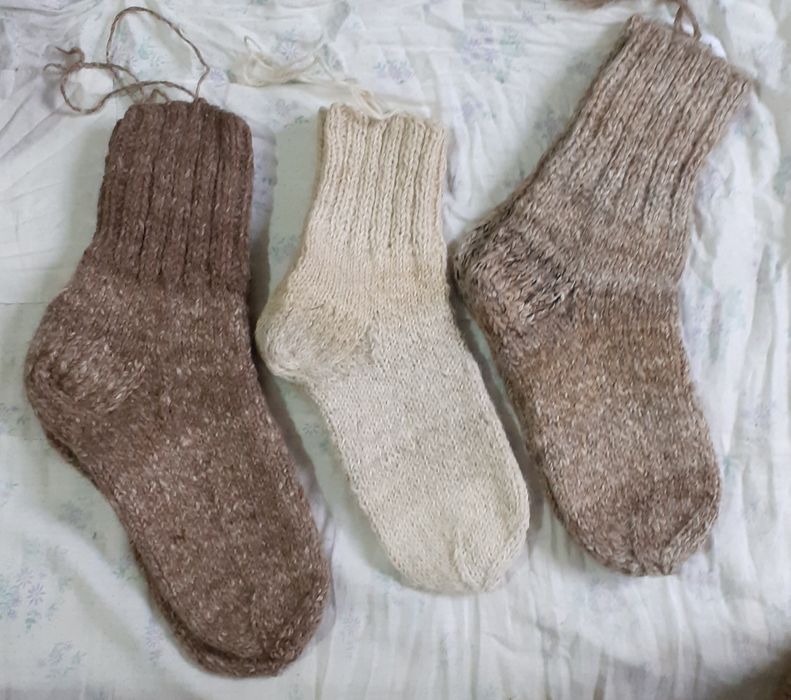 Продам шерстяные носкиовечья шерсть, я сама пряла шерсть, есть все раз