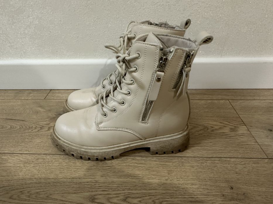 Продам женские ботинки зимние