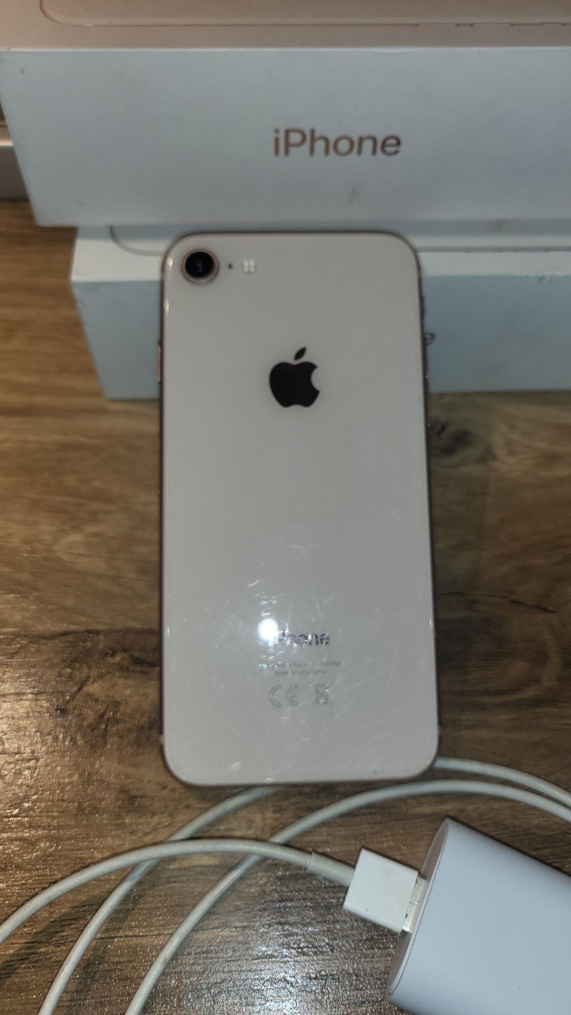 Iphone 8 64g лека драскотина на екрана