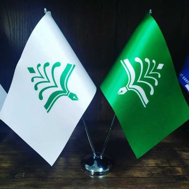 Ofis va tashqarida turadigan bayroqlar