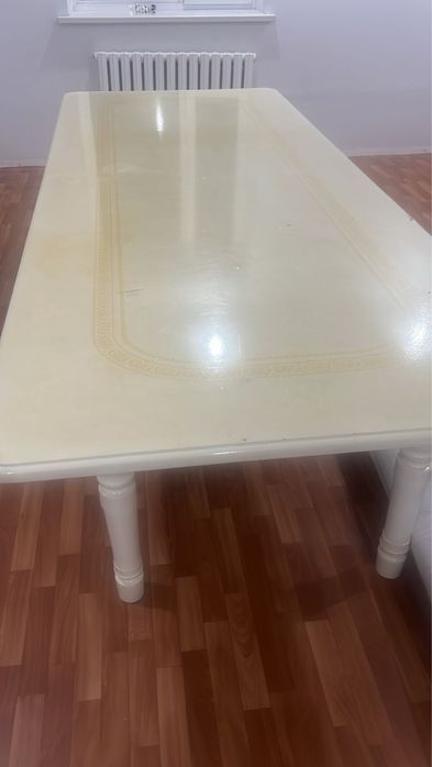 Пробам гостевой стол