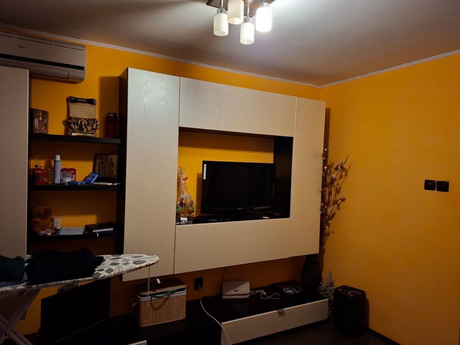 Inchiriez  apartament 2 camere zona linistita , pozitie  foarte buna