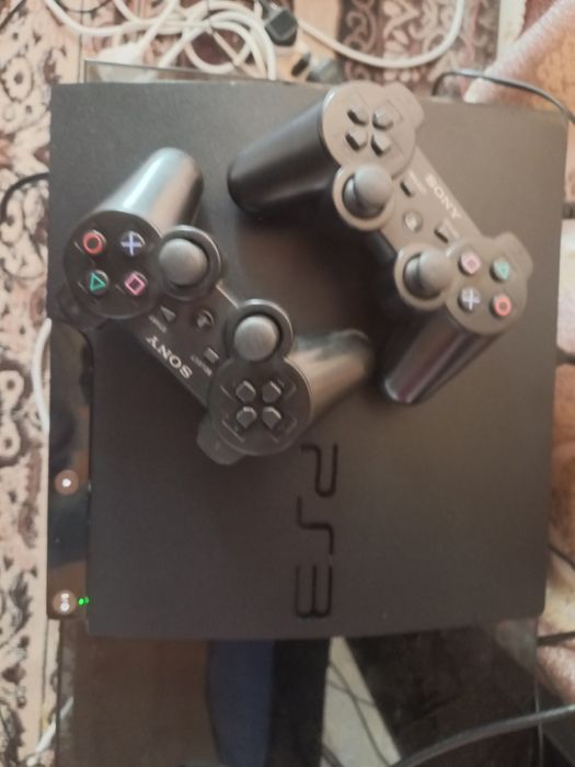 PS3 slim ideal holati proshivka bo"gan o'yinlari bor 2 djoystik bor.