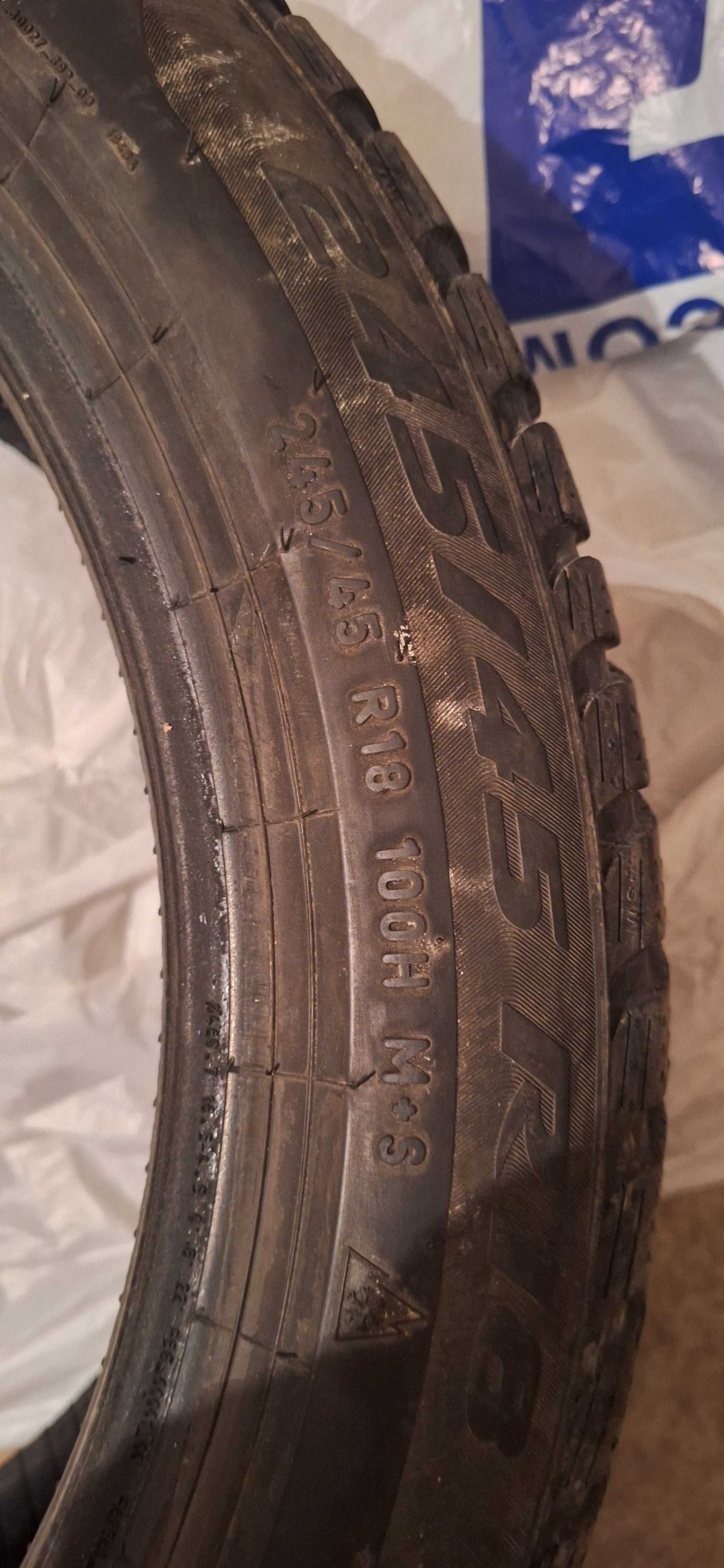Продавам зимни гуми на 2 сезона PIRELLI 245/45R18 100H XL M+S