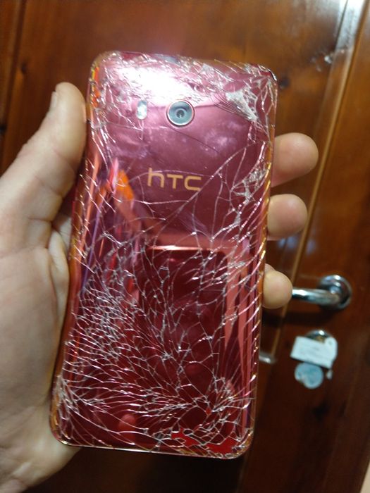 HTC U11-за части.