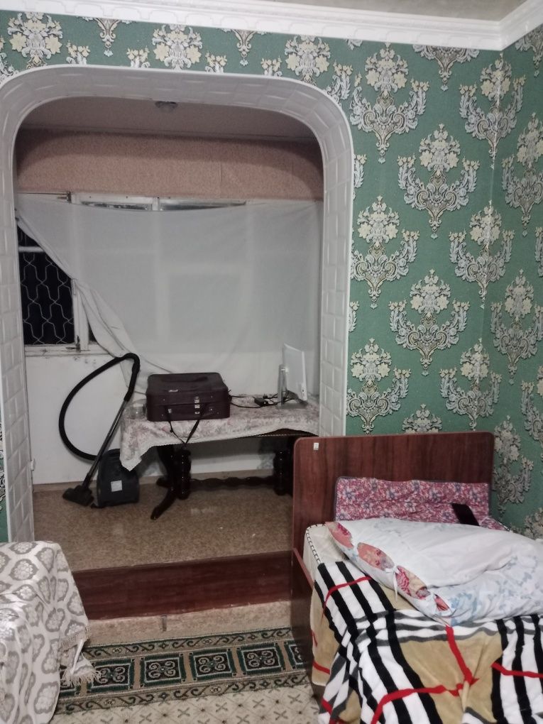 Сдам квартиру в 7м микрорайоне..около Аль Джасур 1й этаж .