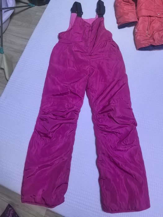 Отдам бесплатно верхнюю одежду на девочку