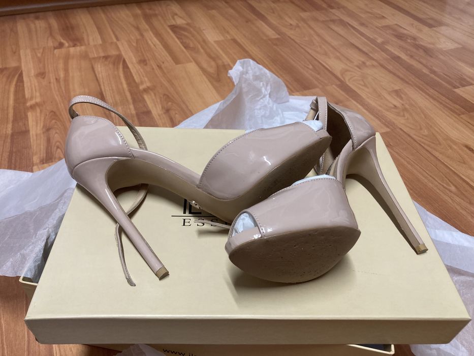 Vand sandale din piele naturala elegante! Purtate o singura data!