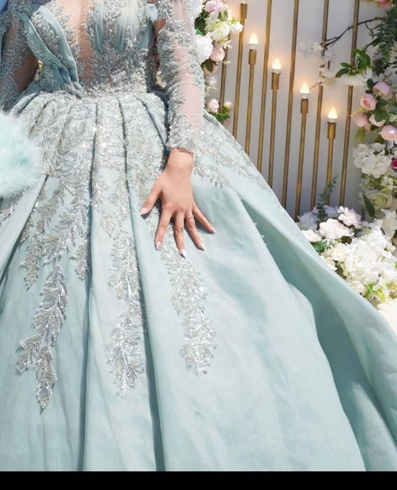 Годежна рокля с дълги ръкави