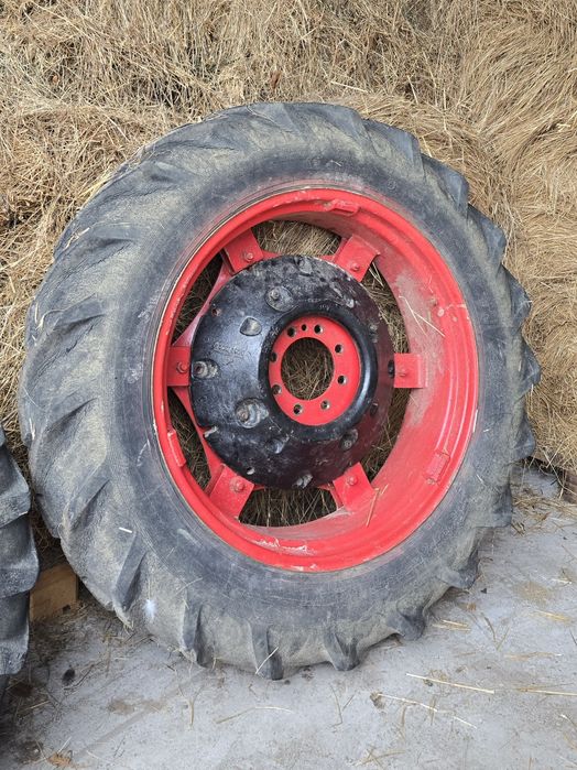 Vând roți tractor Fiat R32