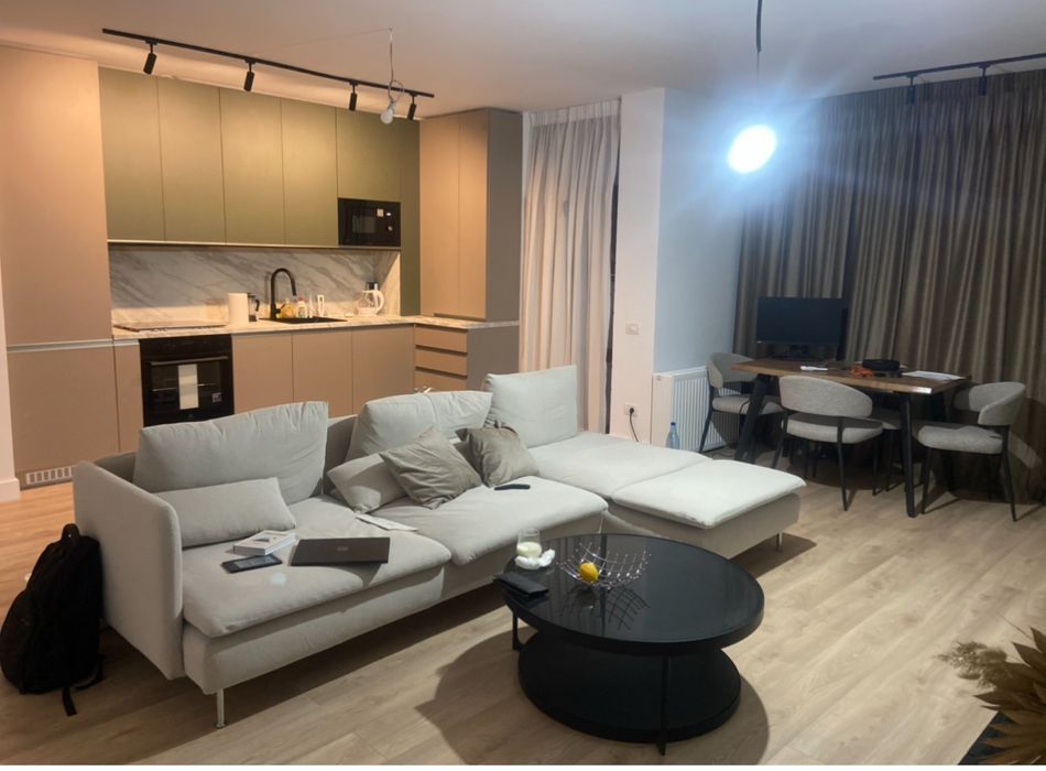 Masuta neagra cu rama metalica si blat de sticla - ridicare personala