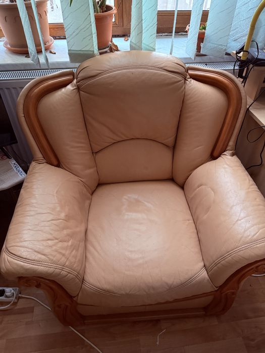 Vand canapea extensibila si doua fotolii din piele naturala