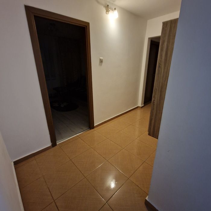 Inchiriez apartament 3 camere decomandate cu centrala proprie