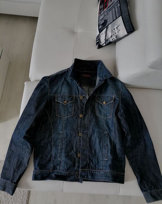 Vând geaca de blugi Cross,noua, calitate.