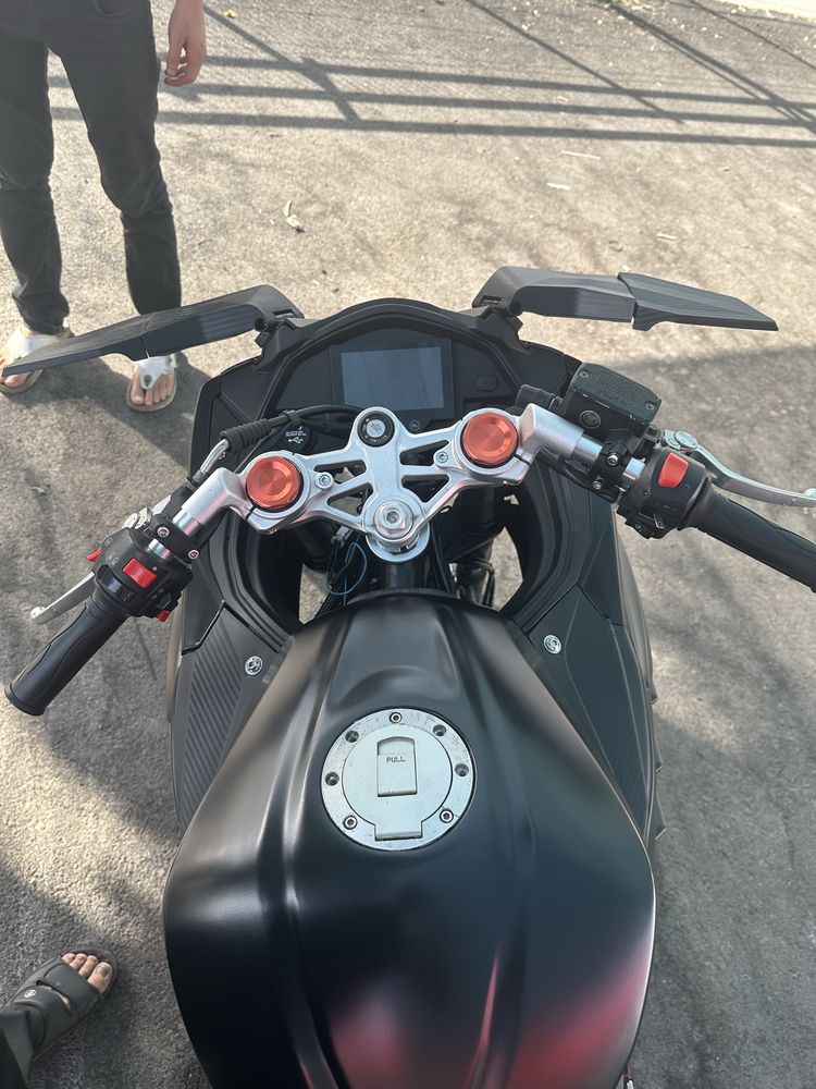 Dugatti panigal sotiladi