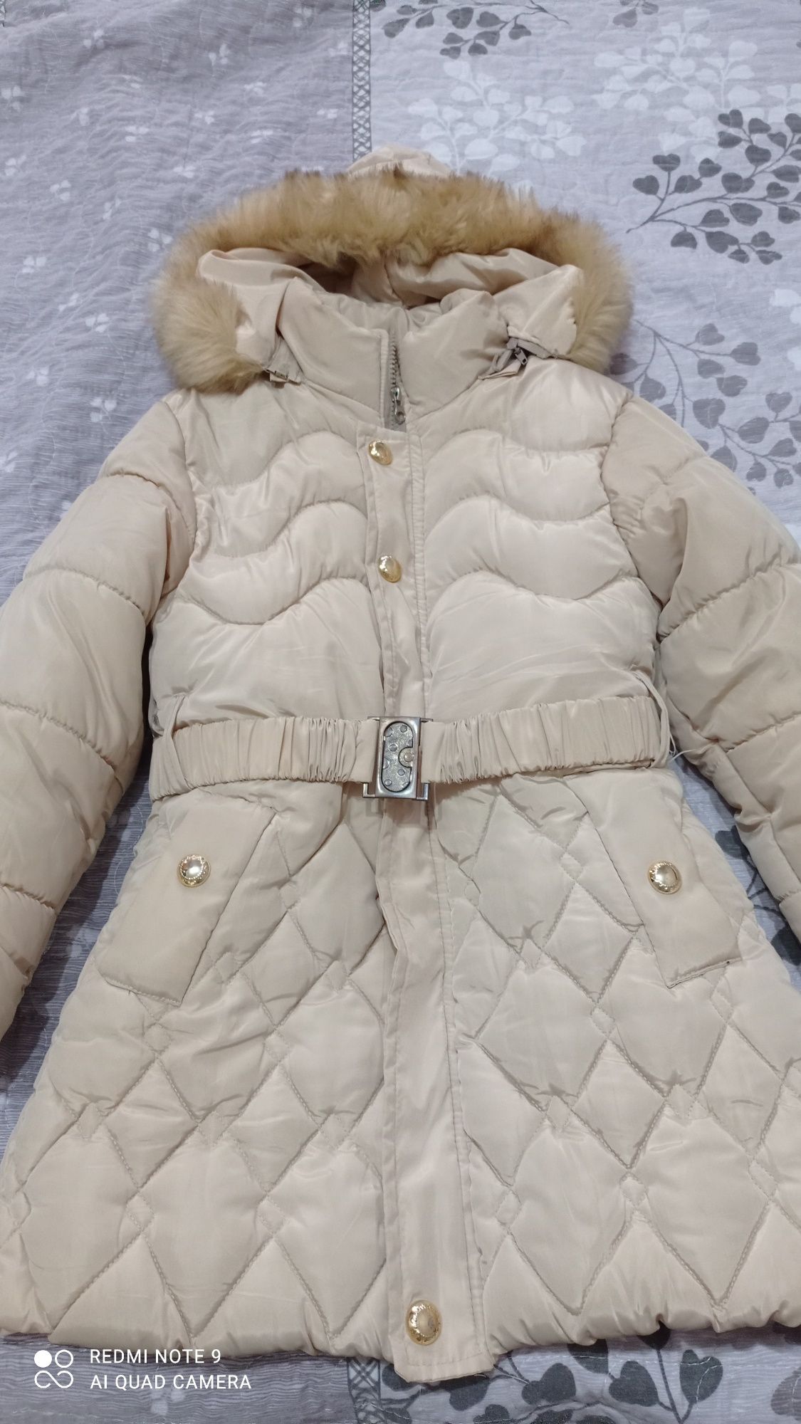 Зимняя куртка на девочку 7 лет в хорошем состоянии