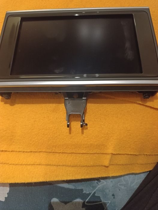 Оригинален mmi дисплей за audi a6 c7