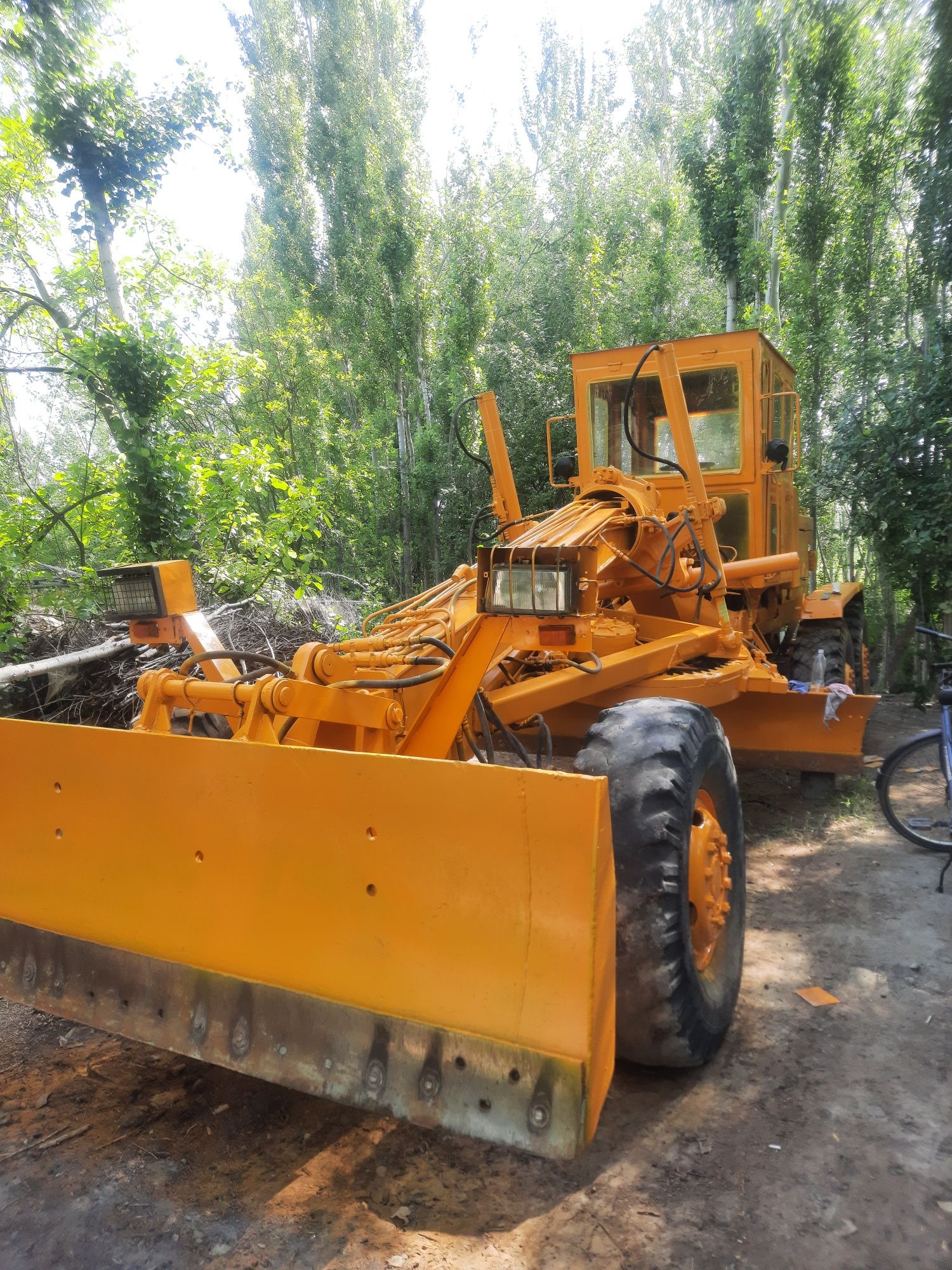 Автогрейдер дз122