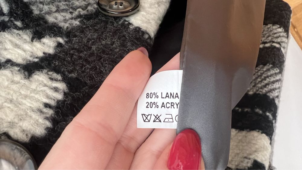 Palton nou cu lână si nasturi