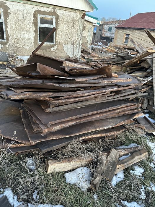 Отдам металлолом по 30 тг за кг, листы от кровли дома разные.