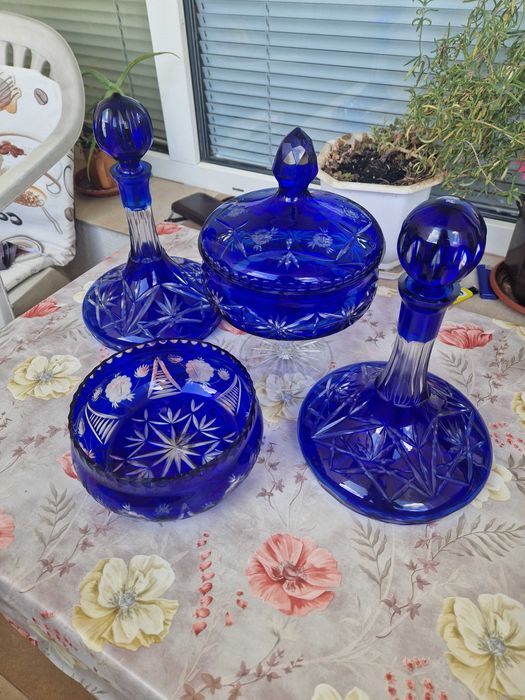 Комплект син рязан кристал – 2 гарафа, фруктиера с капак и купа.