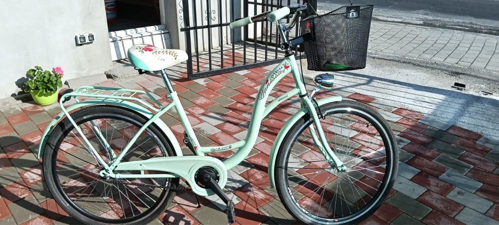 Vand bicicleta de dama fara viteze