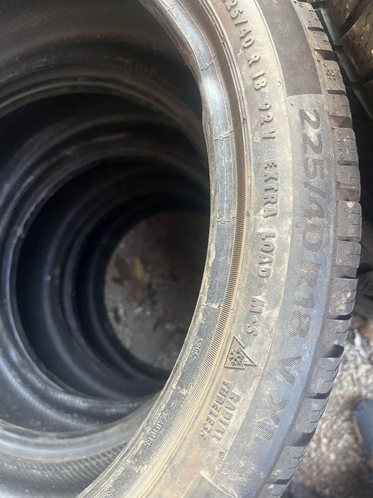 225/40 r18 de iarna 4 buc ca noi CONTINENTAL
