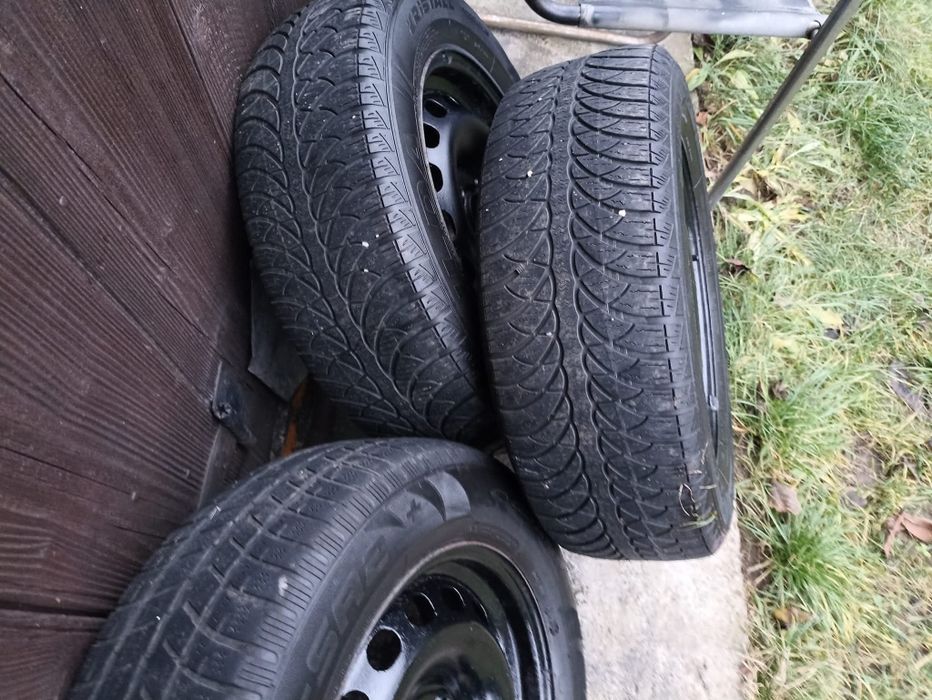 Jante originale audi 80 cu cauciucuri de iarna 195 65 r 15  4x108