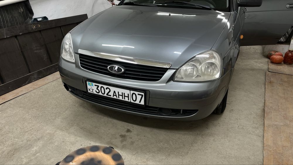 Продам бампер на приору хатчбек передни и задни