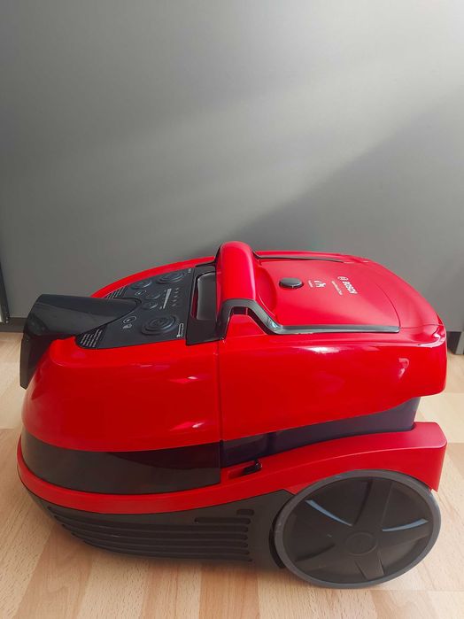 Перяща прахосмукачка BOSCH ProAnimal BWD421PET