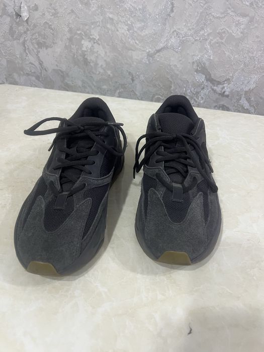 Adidas yeezy boost 700 v1