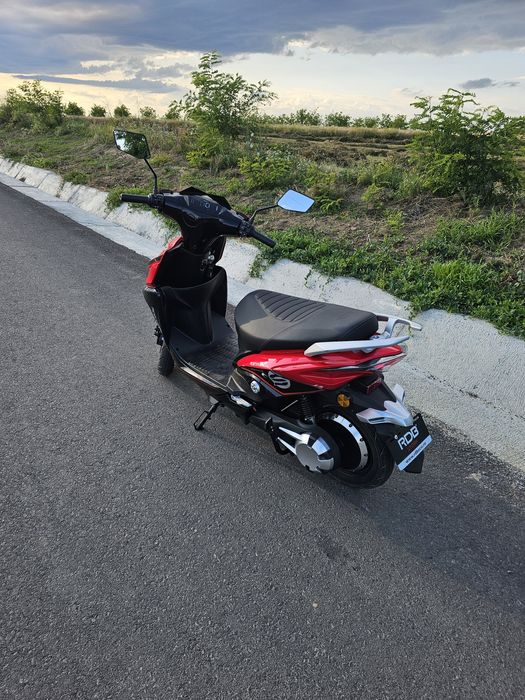 Vând scuter electric RDB STORM ROSU cumparat de nou!