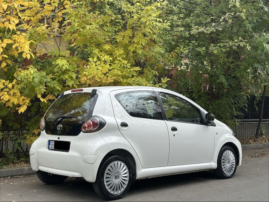 Toyota Aygo 2014 1.0 benzina 70cp EURO 5 consum mic stare impecabila