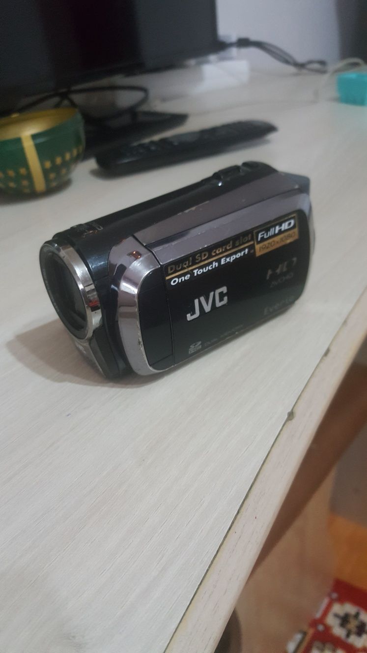 Camera JVC full hd GZ-HM200BE