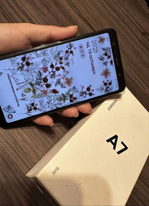 Телефон Samsung Galaxy A7