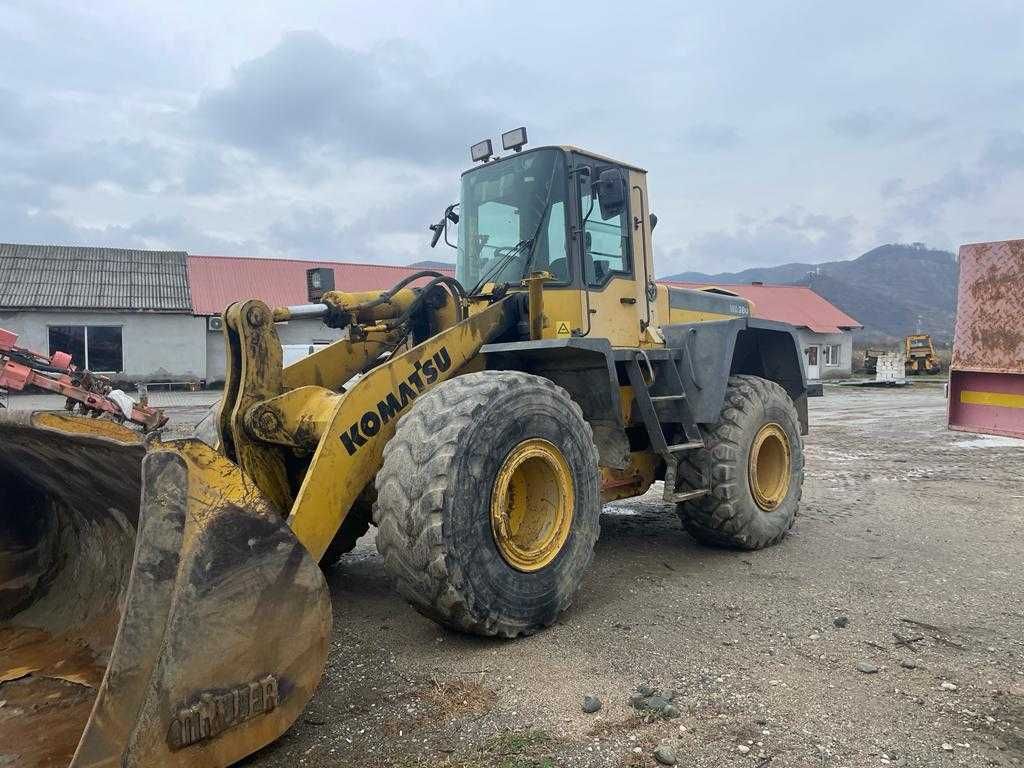 Dezmembrez Komatsu WA 380 incarcator frontal